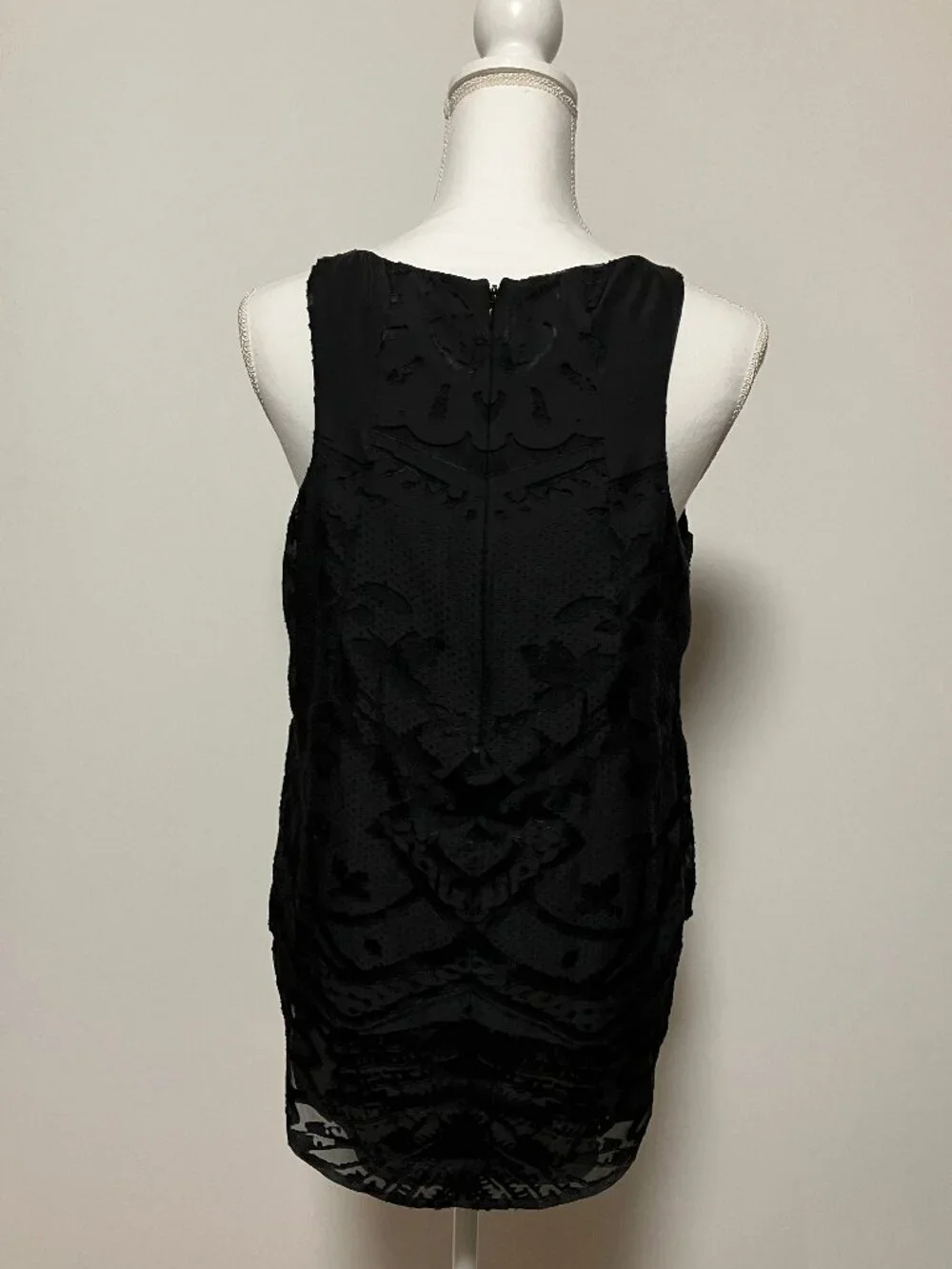 Cabi Jubilee Velvet Burnout Overlay Tank Top Black Blouse Style 148 Size Small - Picture 4 of 8
